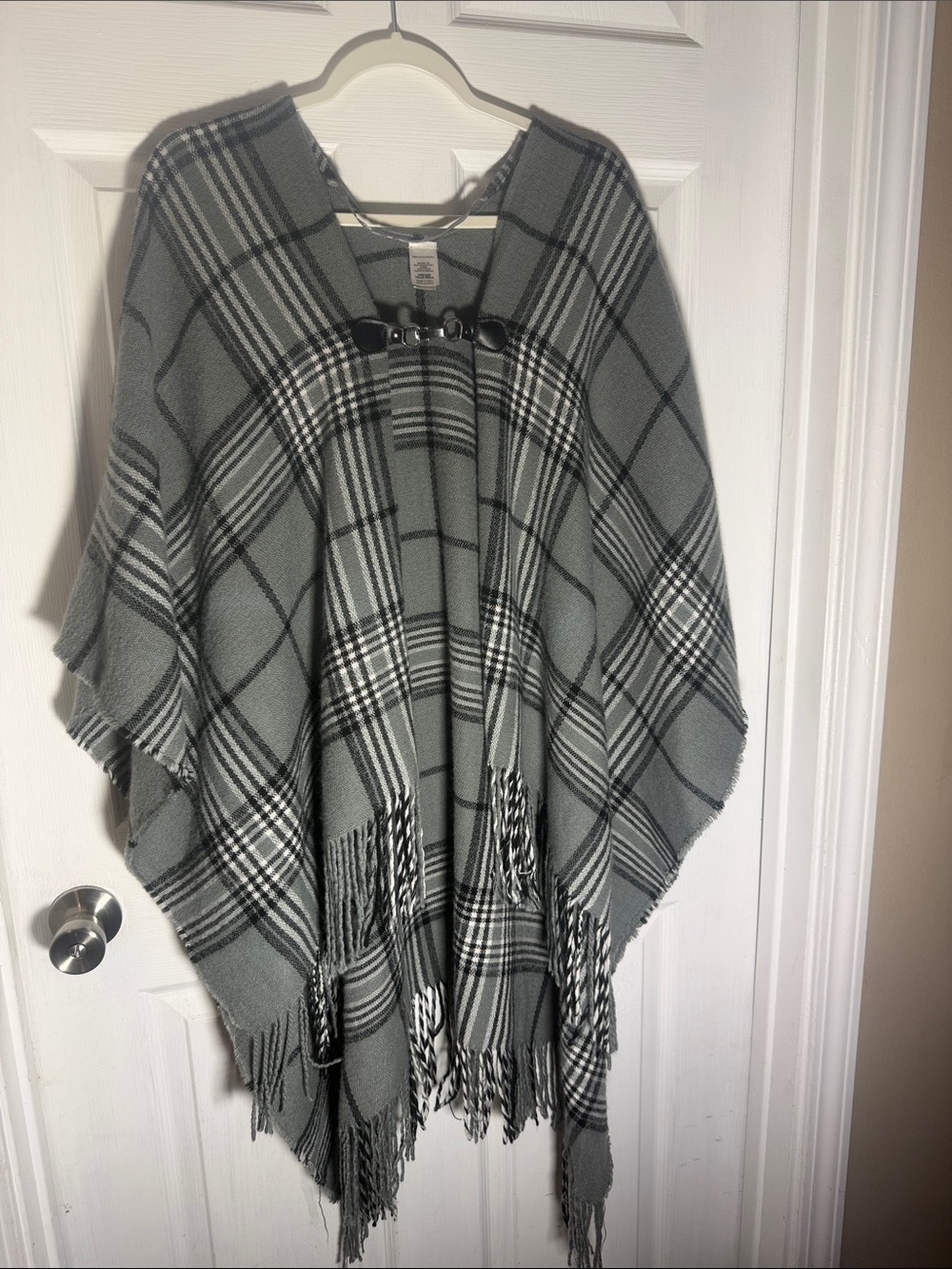 Cozy Gray Plaid Fringe Poncho with Toggle Closure